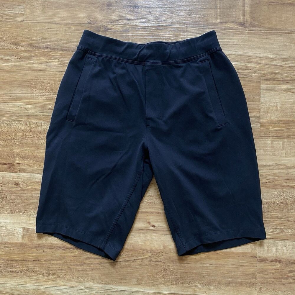 LULULEMON Mens M Black Athletic Gym Training 11” Sweat Shorts Pockets Unlined*